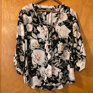 Floral 3/4 length New York and Company top, size L